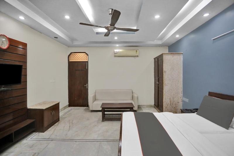 Hotel Om Plaza image