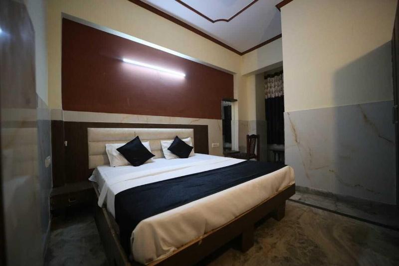 Hotel Ambika Palace By Shiwani Associate image