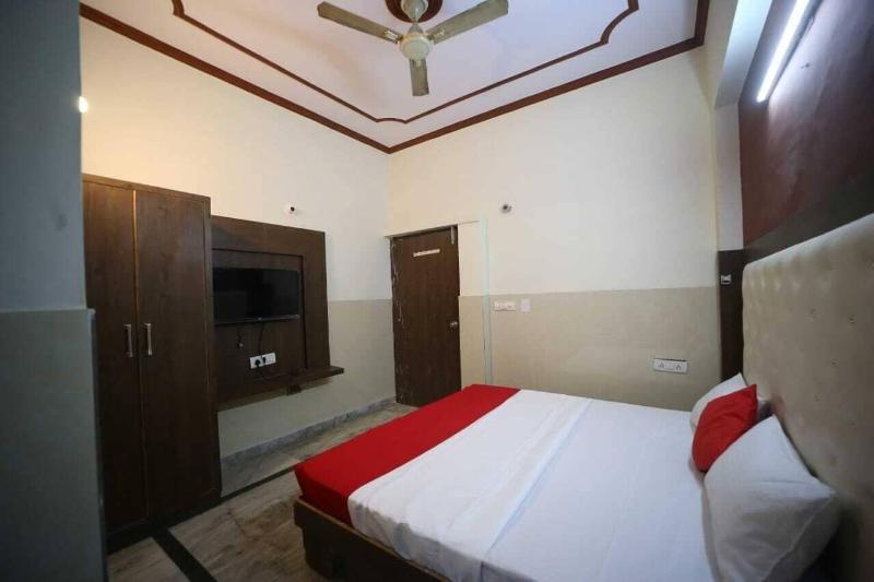 Hotel Ambika Palace By Shiwani Associate image