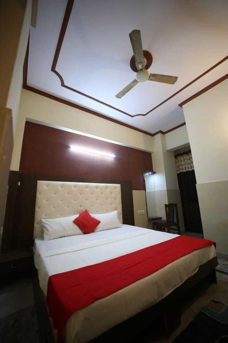 Hotel Ambika Palace By Shiwani Associate image