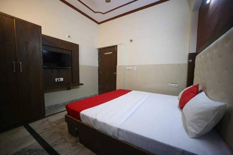 Hotel Ambika Palace By Shiwani Associate image