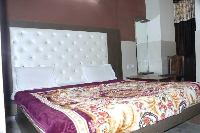 Hotel Ambika Palace By Shiwani Associate image