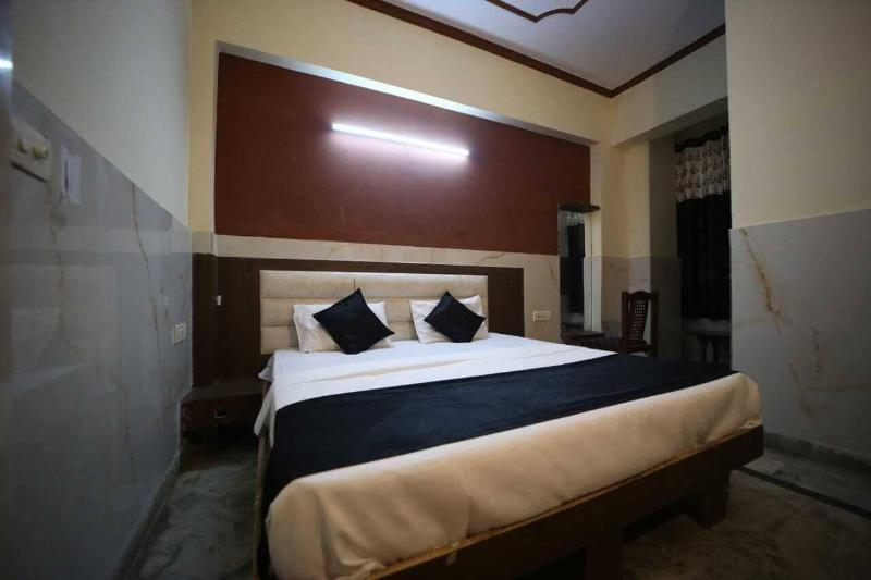 Hotel Ambika Palace By Shiwani Associate image