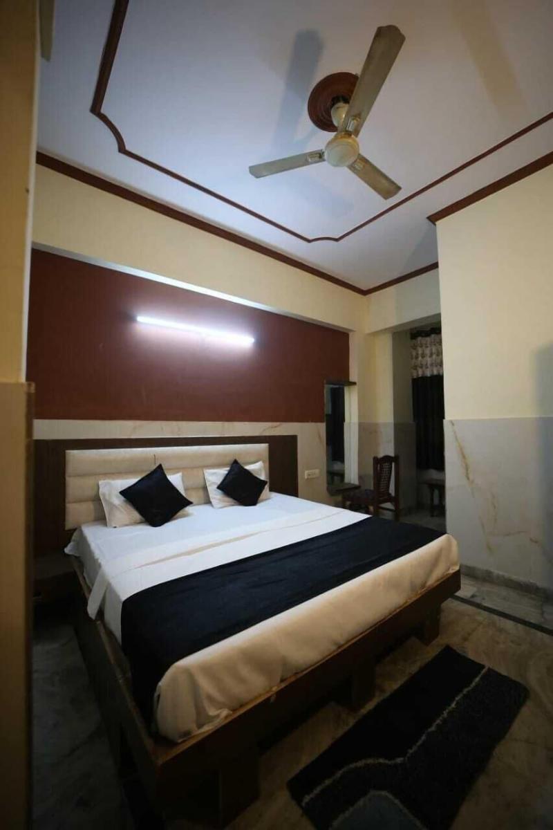 Hotel Ambika Palace By Shiwani Associate image
