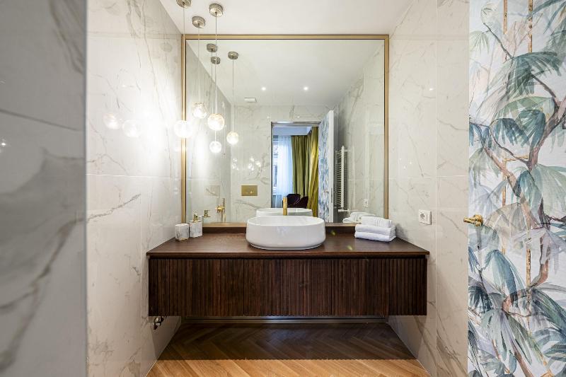 Glimpse Hotel image