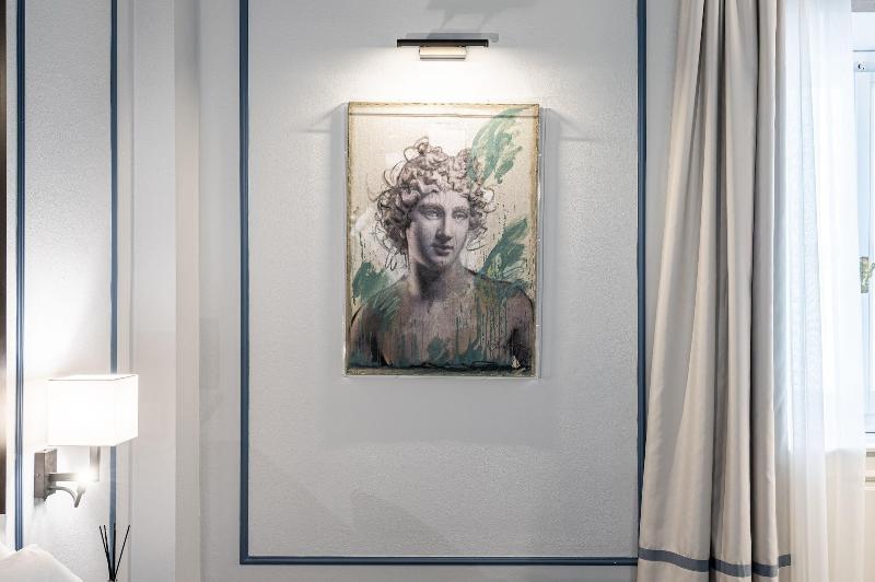 Glimpse Hotel image