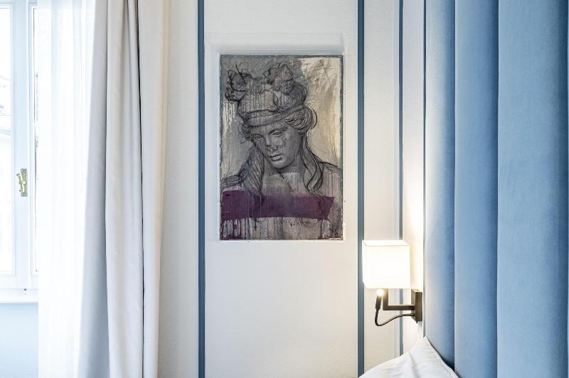 Glimpse Hotel image