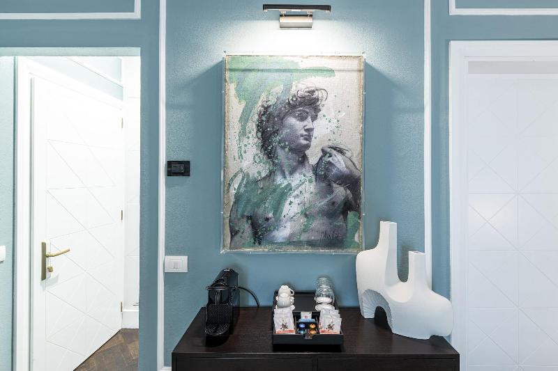 Glimpse Hotel image