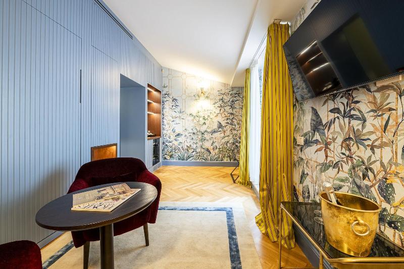 Glimpse Hotel image