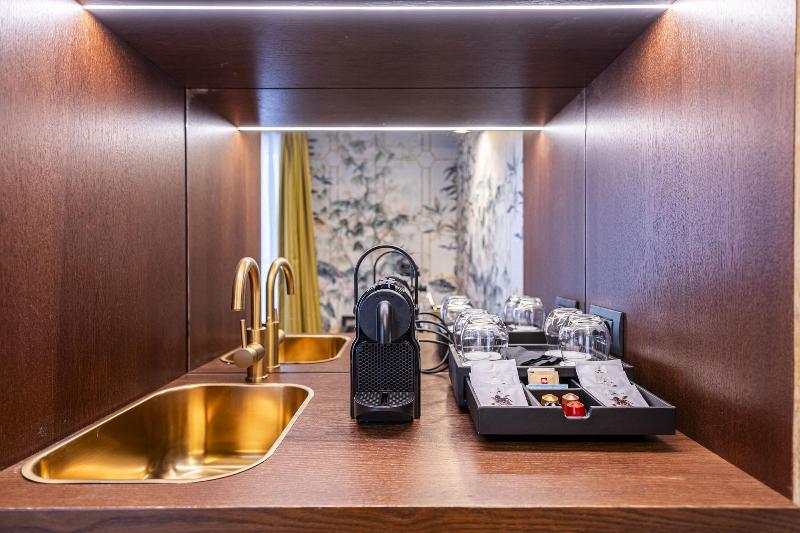 Glimpse Hotel image