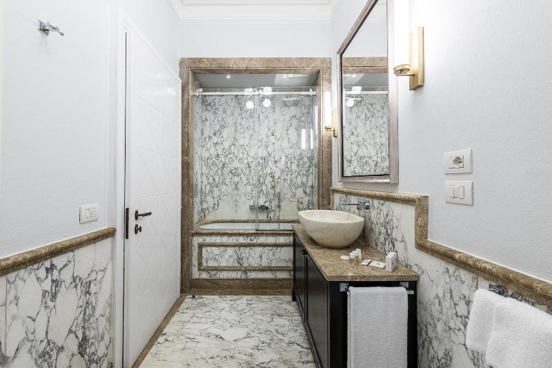 Glimpse Hotel image