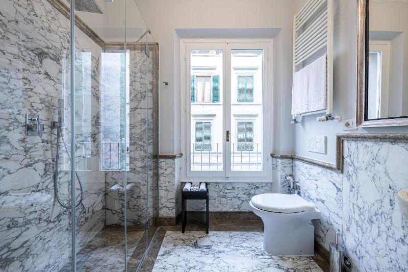 Glimpse Hotel image