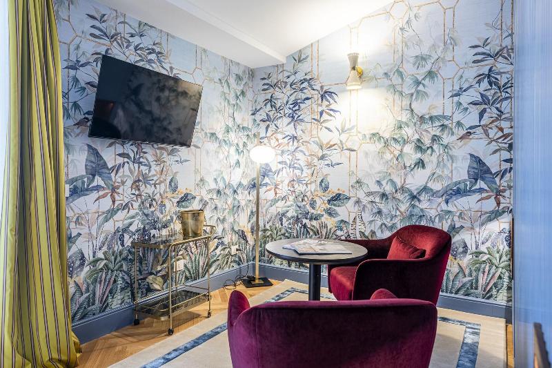 Glimpse Hotel image