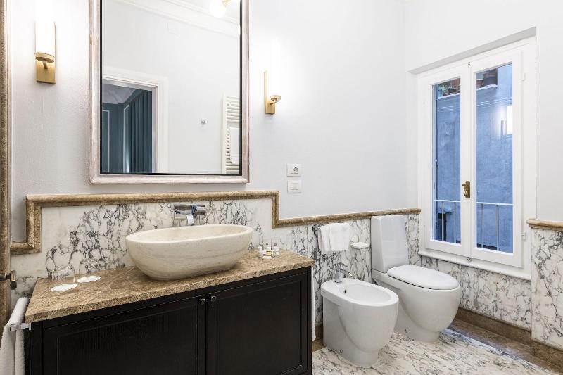 Glimpse Hotel image