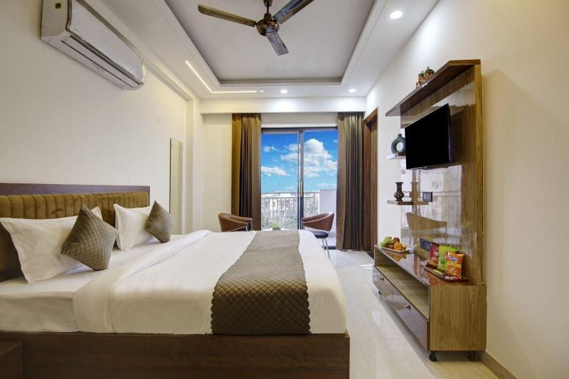 360 Degree Hotel Medicity image