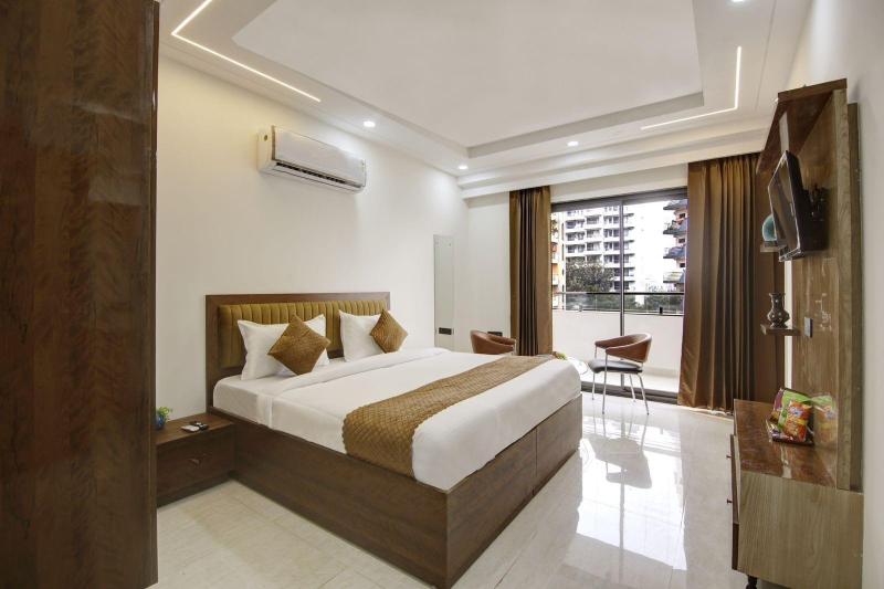 360 Degree Hotel Medicity image