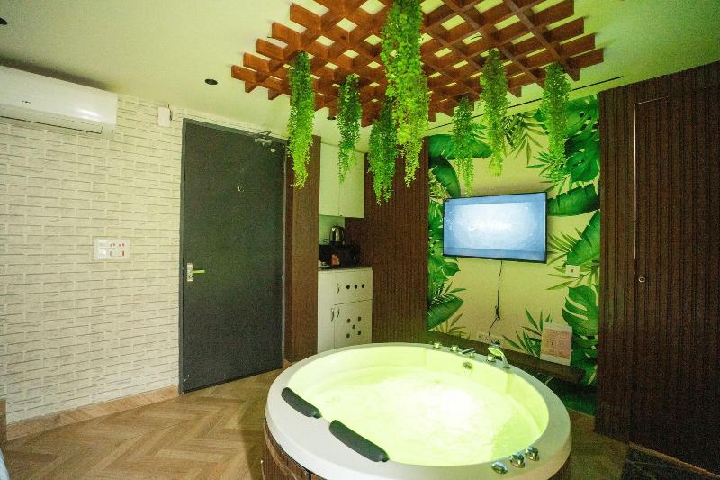 Orsom Stays -sector 42 Gurgaon image