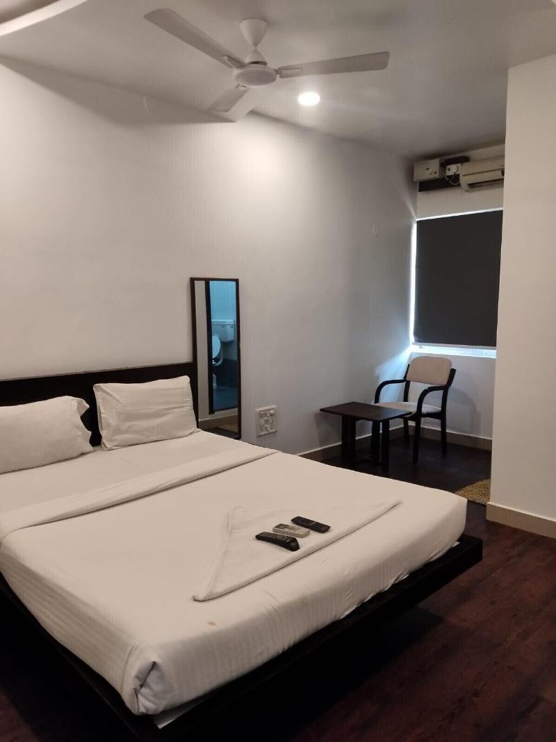 Hotel Scarlet image