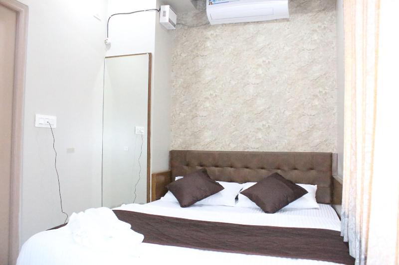 Olivia Inn And Suites image