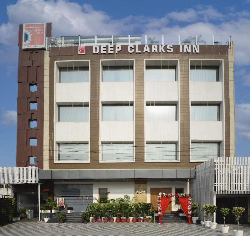 Hotel Deep Clarks Inn Lucknow — general view