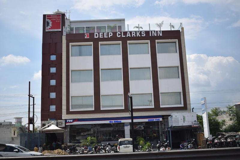 Hotel Deep Clarks Inn Lucknow — general view