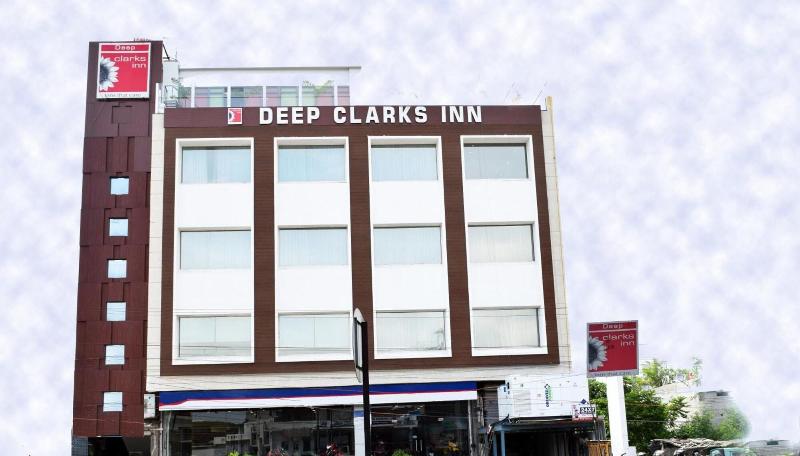 Hotel Deep Clarks Inn Lucknow — general view