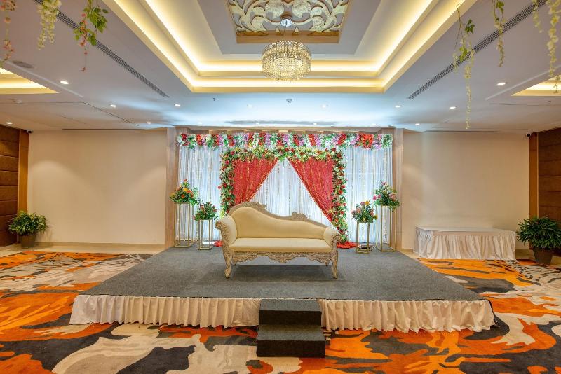 Hotel Deep Clarks Inn Lucknow — view