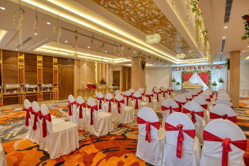 Hotel Deep Clarks Inn Lucknow image