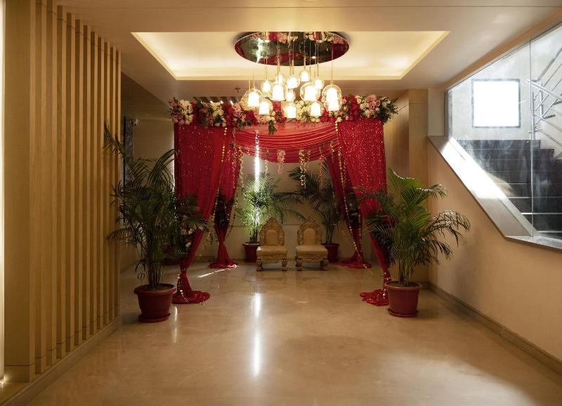 Hotel Deep Clarks Inn Lucknow image