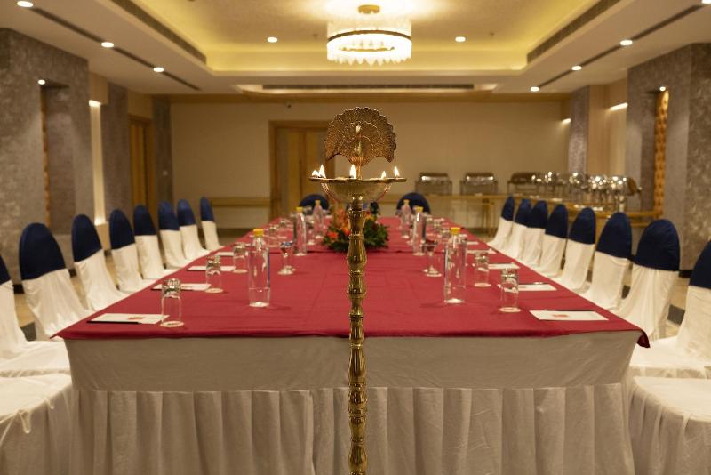 Hotel Deep Clarks Inn Lucknow image