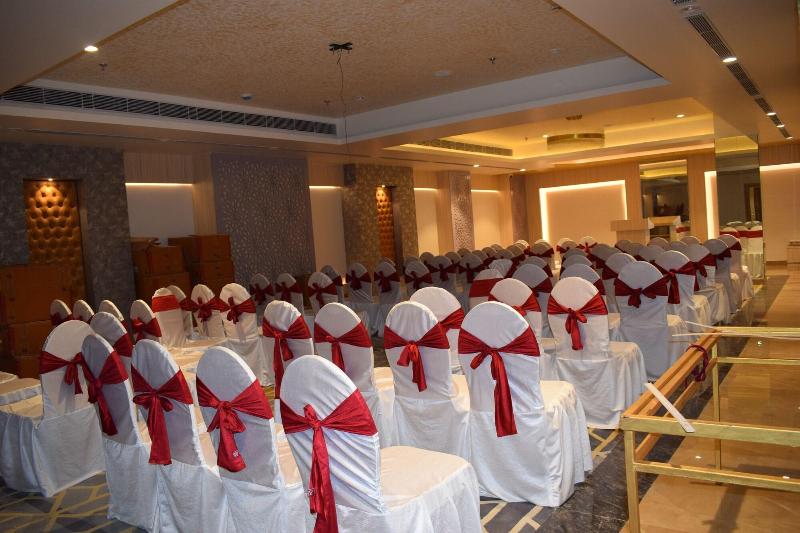 Hotel Deep Clarks Inn Lucknow image