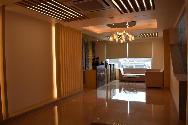 Hotel Deep Clarks Inn Lucknow image