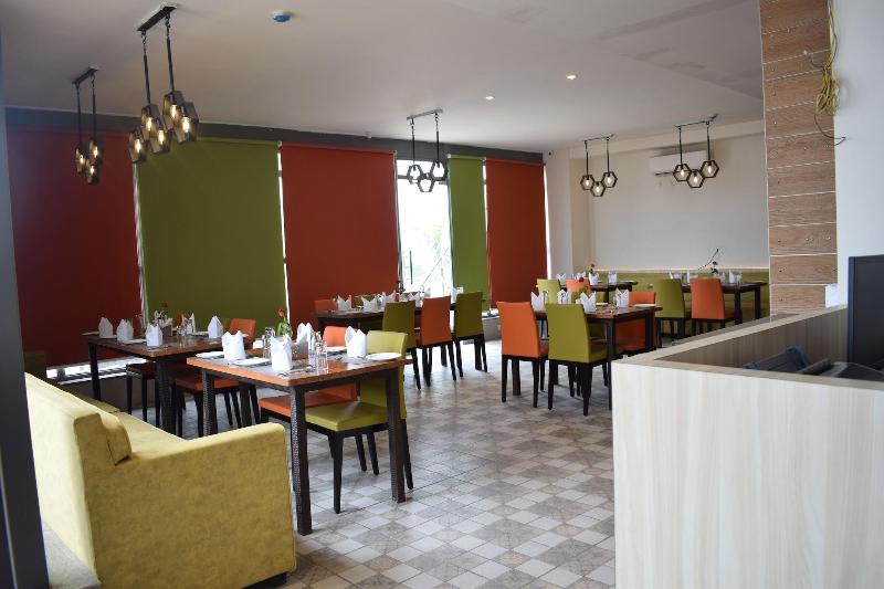 Hotel Deep Clarks Inn Lucknow image