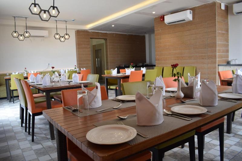 Hotel Deep Clarks Inn Lucknow image