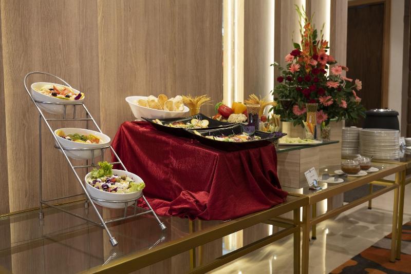 Hotel Deep Clarks Inn Lucknow image