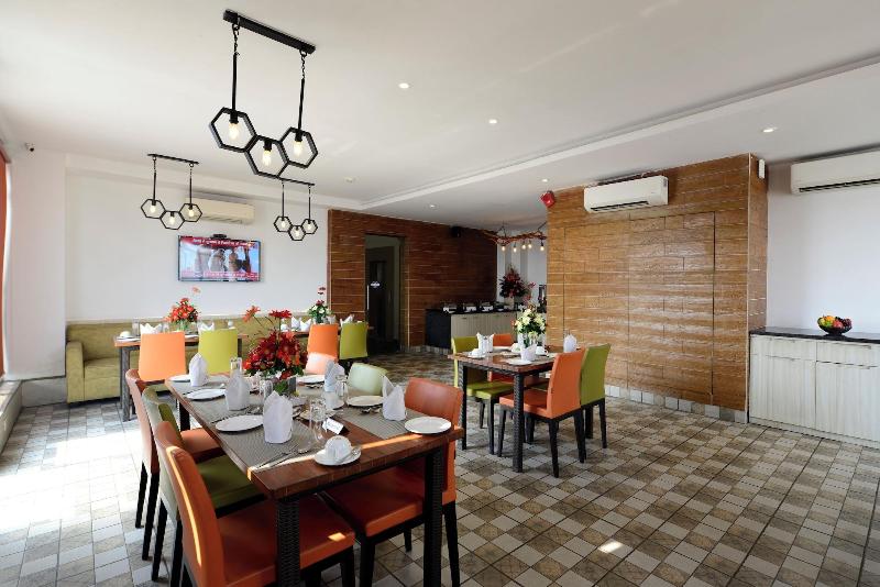 Hotel Deep Clarks Inn Lucknow image
