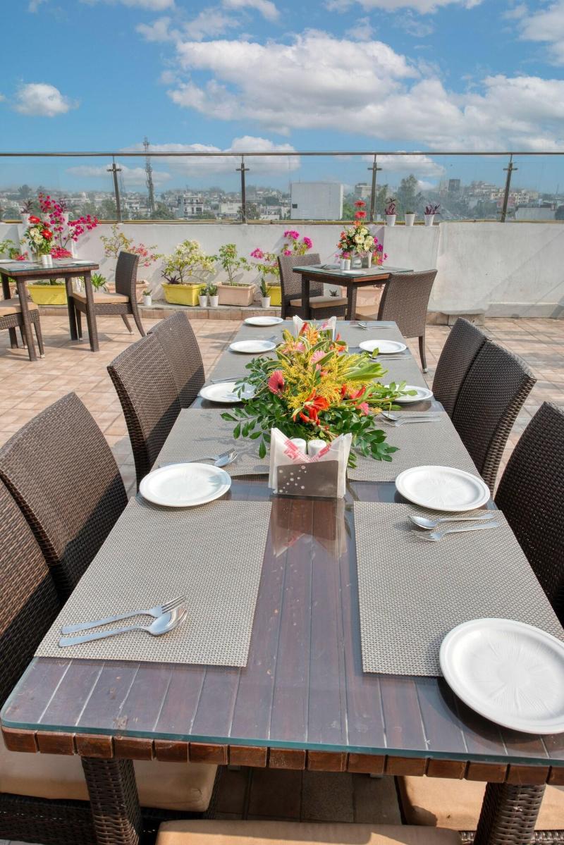 Hotel Deep Clarks Inn Lucknow image