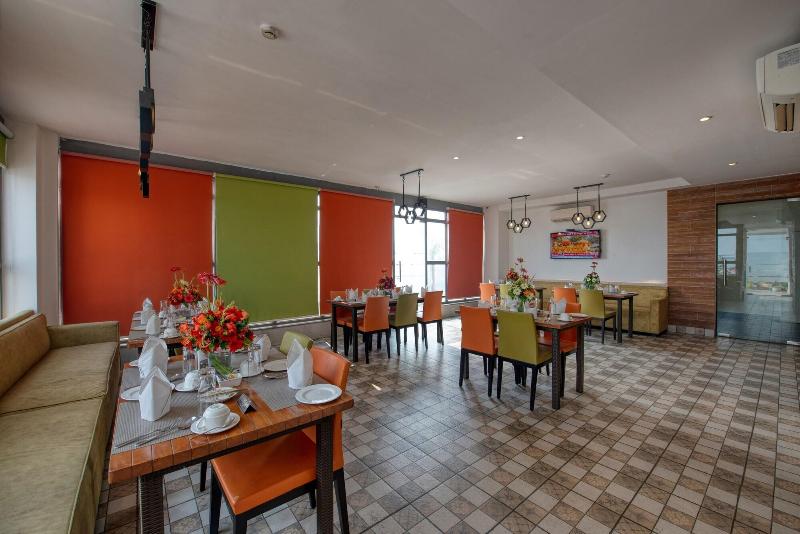 Hotel Deep Clarks Inn Lucknow image