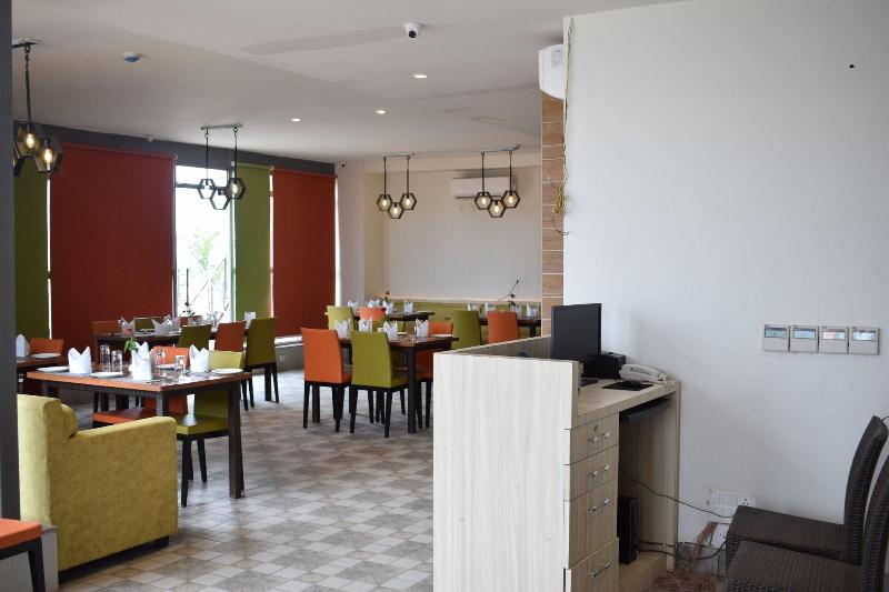 Hotel Deep Clarks Inn Lucknow image