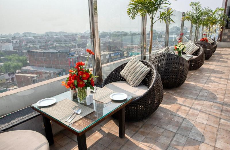 Hotel Deep Clarks Inn Lucknow image