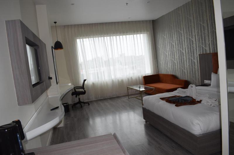 Hotel Deep Clarks Inn Lucknow image