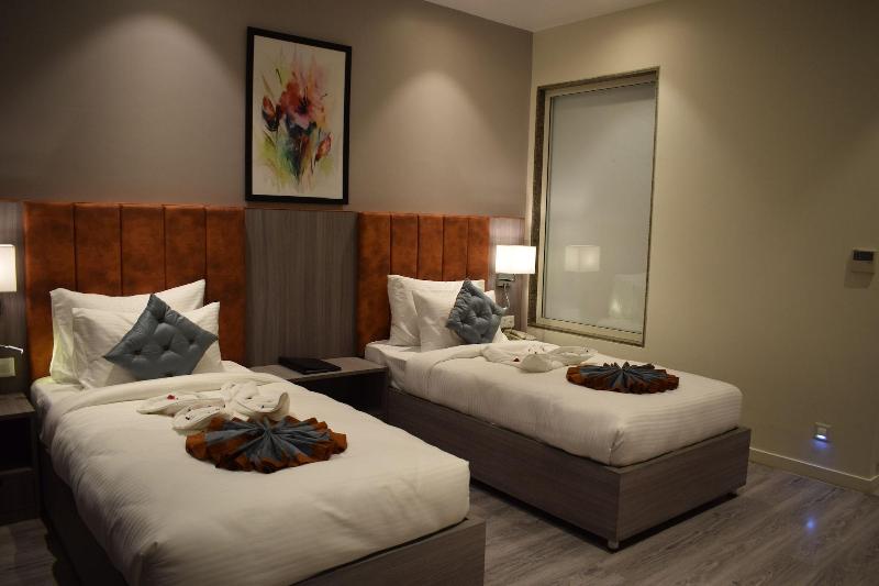 Hotel Deep Clarks Inn Lucknow image