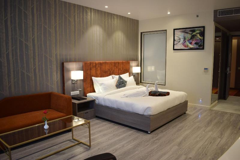 Hotel Deep Clarks Inn Lucknow image