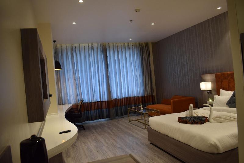Hotel Deep Clarks Inn Lucknow image