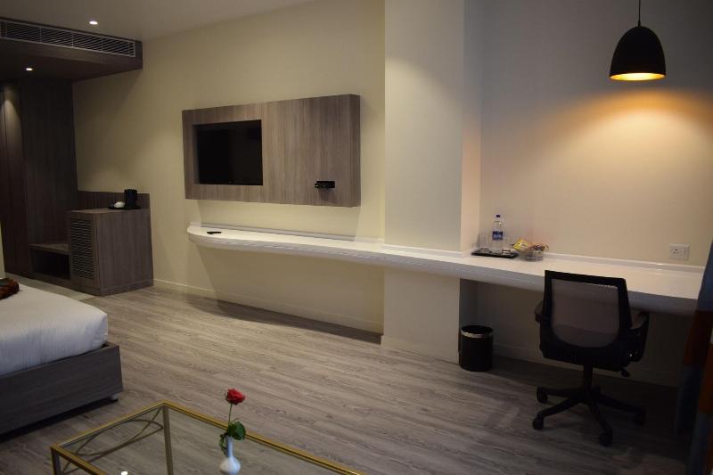 Hotel Deep Clarks Inn Lucknow image