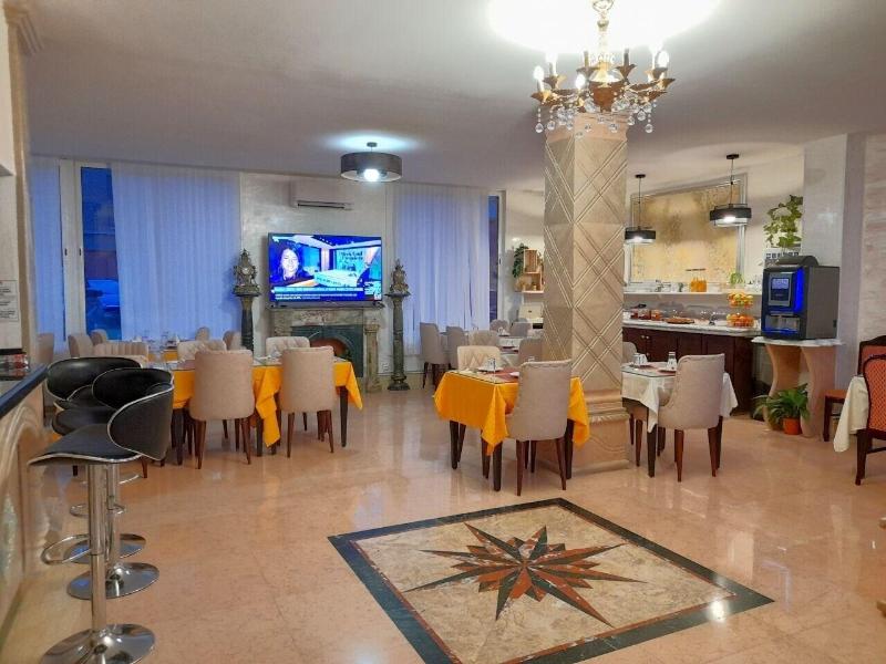 Hôtel Royal Paris - Ivry image