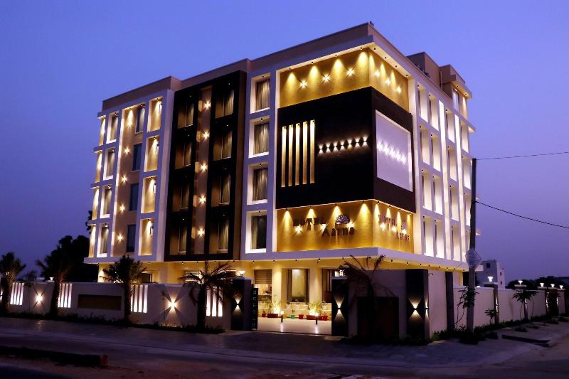 Hotel Aarna — general view