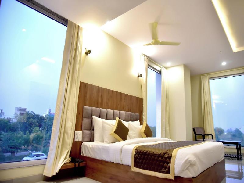 Hotel Aarna image