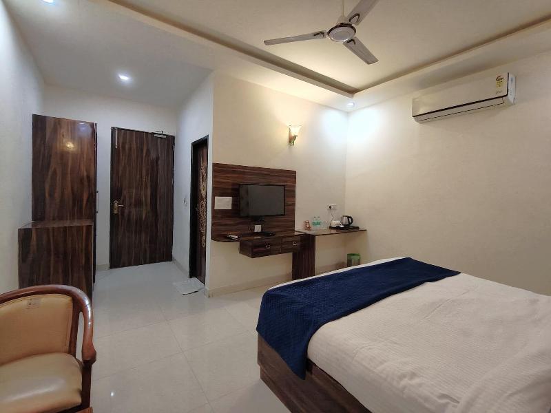 Dwelling Residency image
