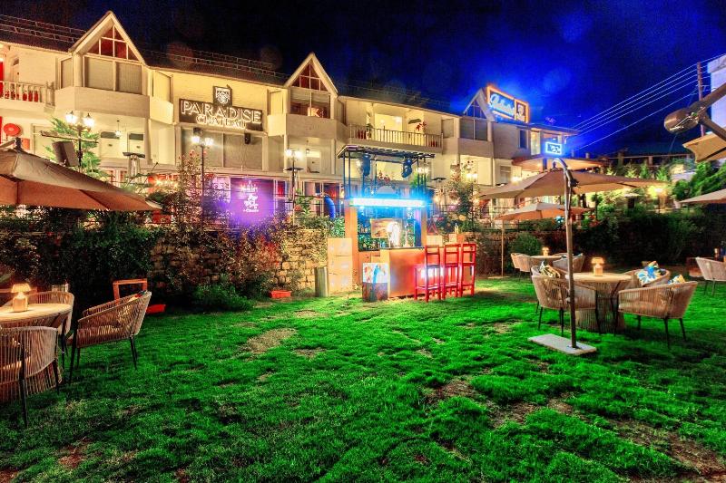 Paradise - The Whitehouse Cafe image
